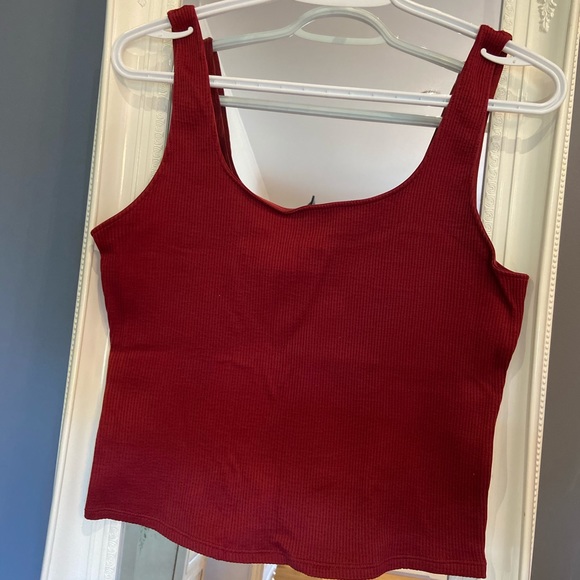 Dark red cropped ribbed tank top - Picture 2 of 6